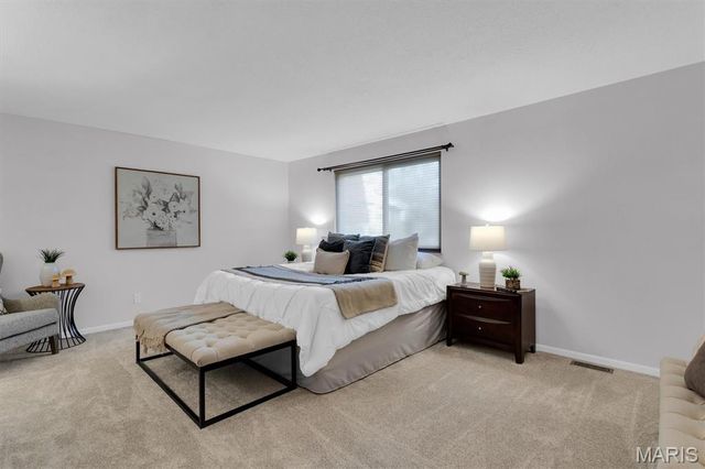 13150 Royal Pines Drive 1, Maryland Heights, MO 63146