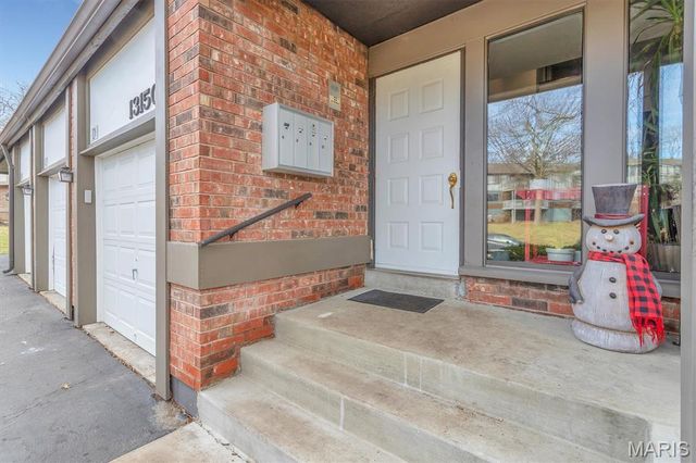 13150 Royal Pines Drive 1, Maryland Heights, MO 63146