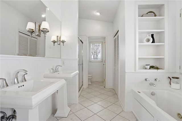 8329 Reinhardt Street, Prairie Village, KS 66206