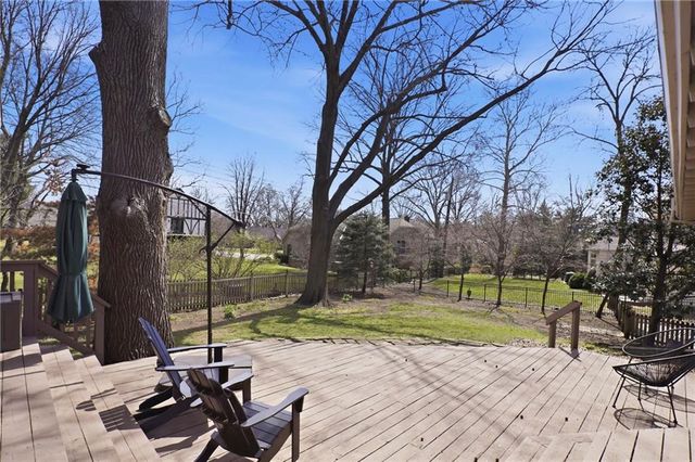 8329 Reinhardt Street, Prairie Village, KS 66206