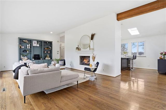 8329 Reinhardt Street, Prairie Village, KS 66206