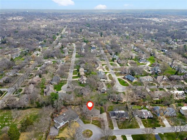 8329 Reinhardt Street, Prairie Village, KS 66206