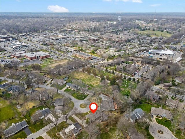 8329 Reinhardt Street, Prairie Village, KS 66206