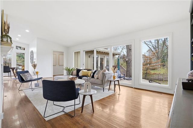 8329 Reinhardt Street, Prairie Village, KS 66206