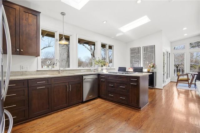 8329 Reinhardt Street, Prairie Village, KS 66206