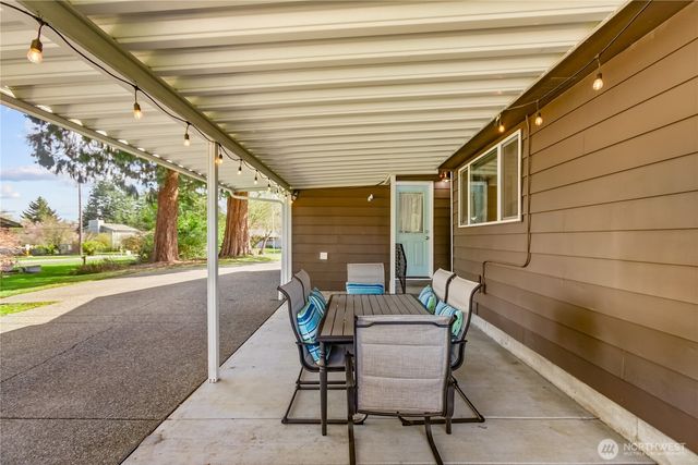 4226 Sunset Drive W, University Place, WA 98466