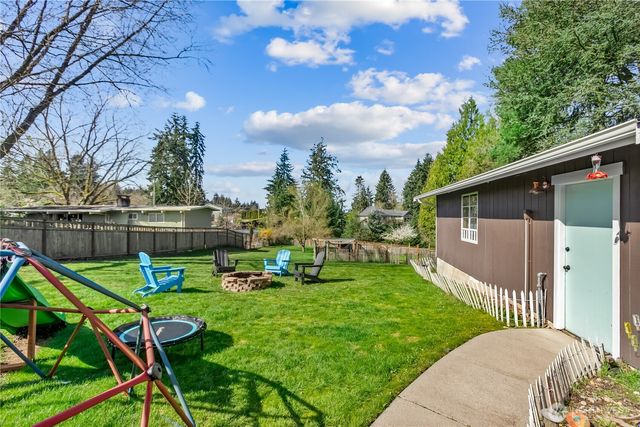 4226 Sunset Drive W, University Place, WA 98466