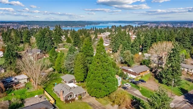 4226 Sunset Drive W, University Place, WA 98466