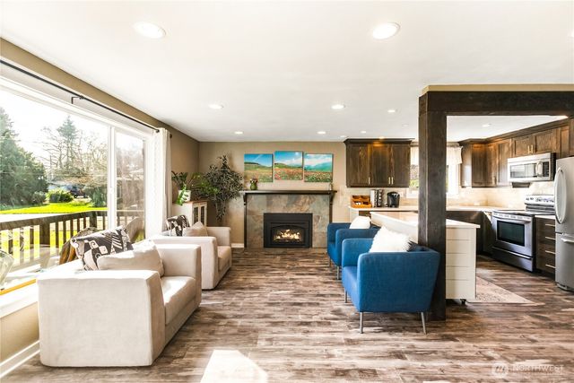 4226 Sunset Drive W, University Place, WA 98466