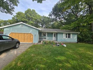 30 S Sheridan Drive, Muskegon, MI 49442