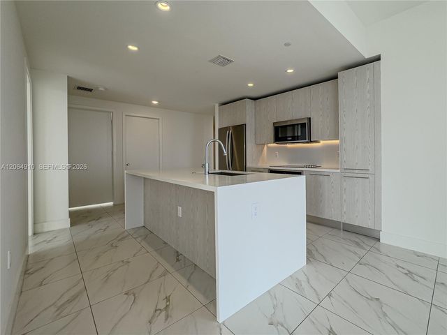 2000 Metropica Way 2009, Sunrise, FL 33323