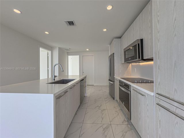 2000 Metropica Way 2009, Sunrise, FL 33323