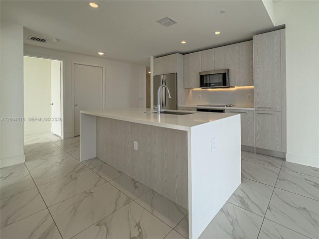 2000 Metropica Way 2009, Sunrise, FL 33323