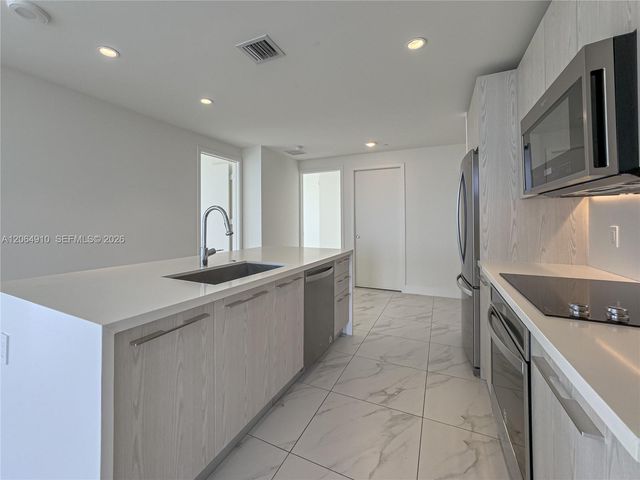 2000 Metropica Way 2009, Sunrise, FL 33323