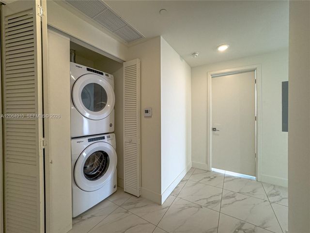 2000 Metropica Way 2009, Sunrise, FL 33323