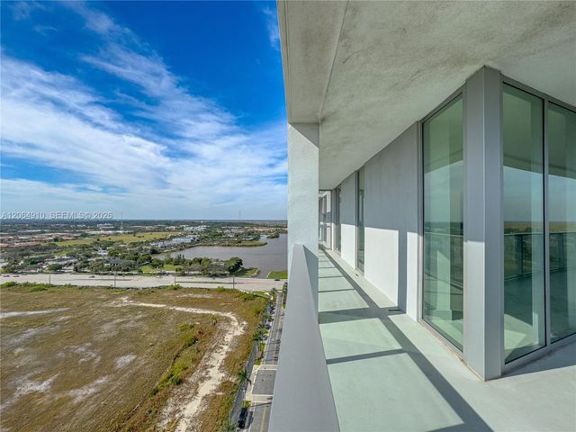 2000 Metropica Way 2009, Sunrise, FL 33323
