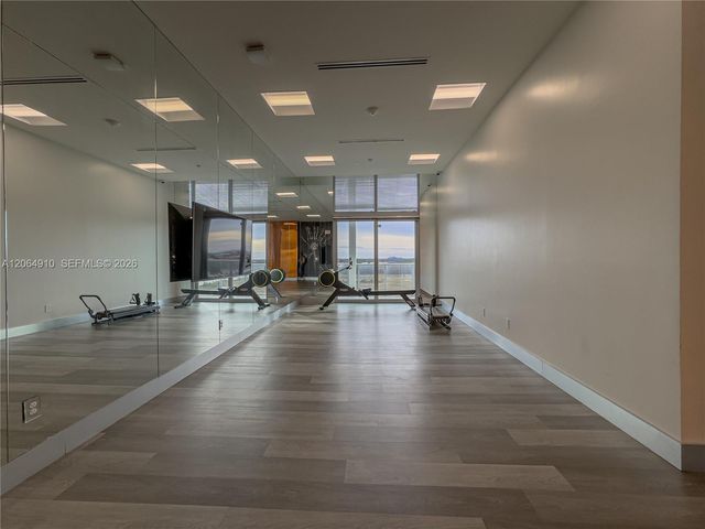 2000 Metropica Way 2009, Sunrise, FL 33323