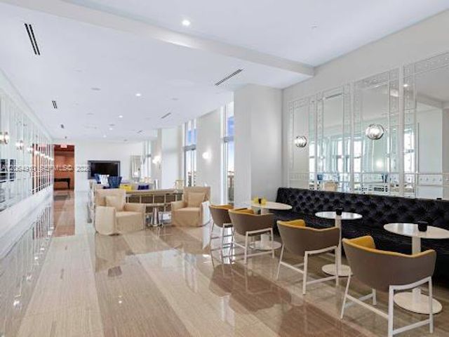 2000 Metropica Way 2009, Sunrise, FL 33323
