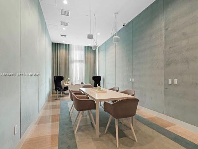 2000 Metropica Way 2009, Sunrise, FL 33323