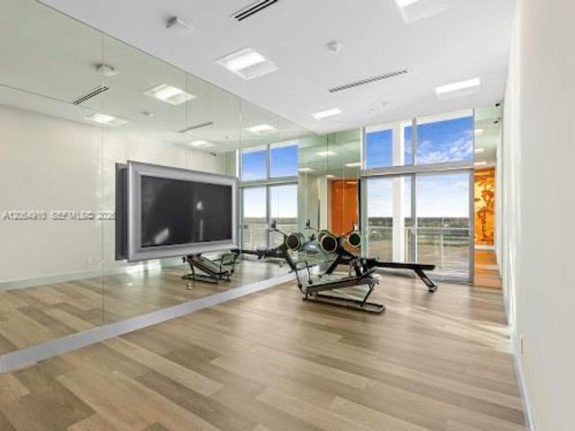 2000 Metropica Way 2009, Sunrise, FL 33323