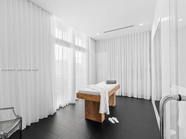 2000 Metropica Way 2009, Sunrise, FL 33323
