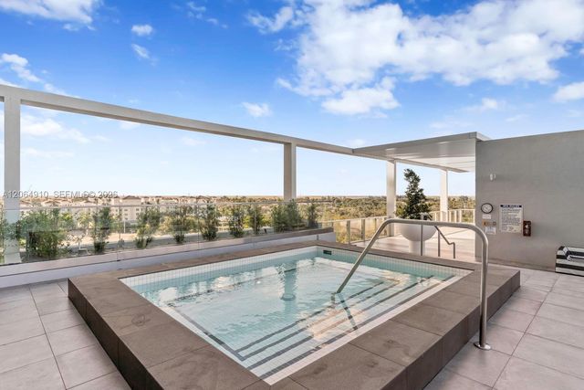 2000 Metropica Way 2009, Sunrise, FL 33323