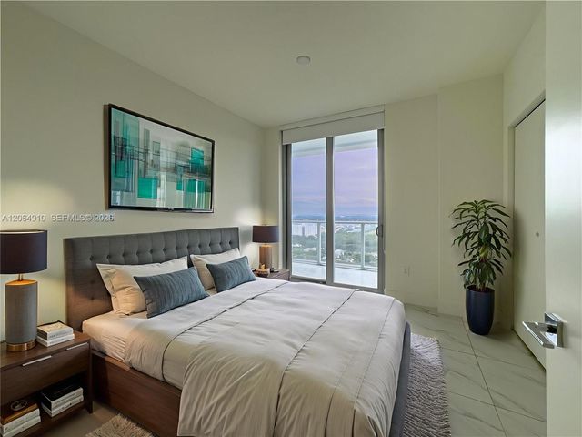 2000 Metropica Way 2009, Sunrise, FL 33323