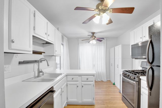 7010 Brighton Court 204, Woodridge, IL 60517