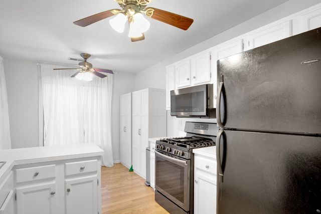 7010 Brighton Court 204, Woodridge, IL 60517