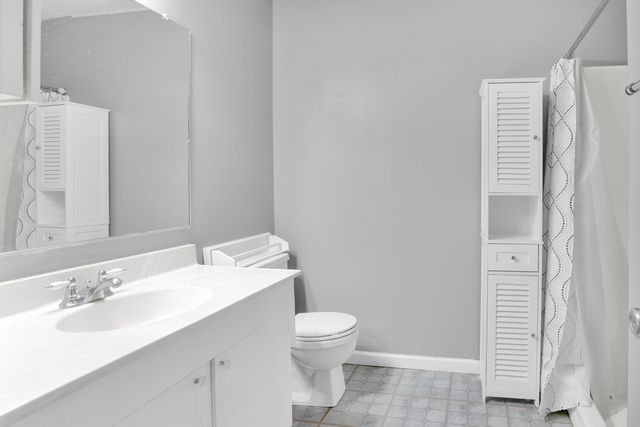 7010 Brighton Court 204, Woodridge, IL 60517