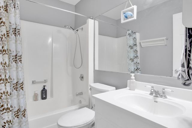 7010 Brighton Court 204, Woodridge, IL 60517