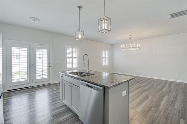 2010 Honeysuckle Vine Run, Winston-salem, NC 27106