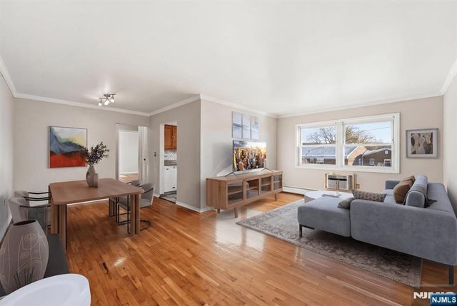 28 Knox Terrace, Wayne, NJ 07470