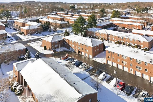 28 Knox Terrace, Wayne, NJ 07470