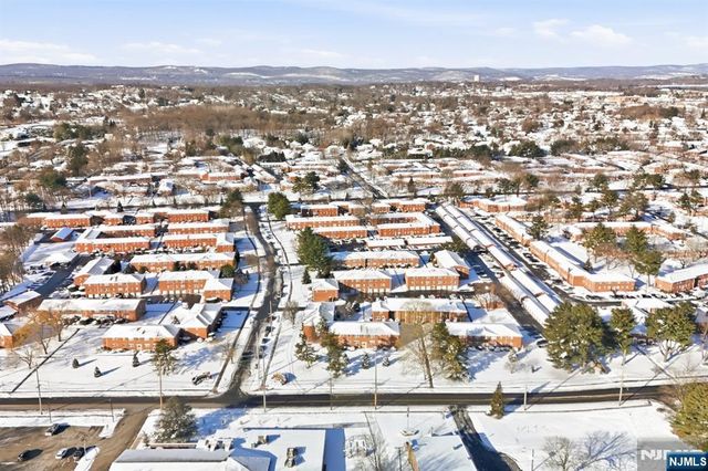 28 Knox Terrace, Wayne, NJ 07470