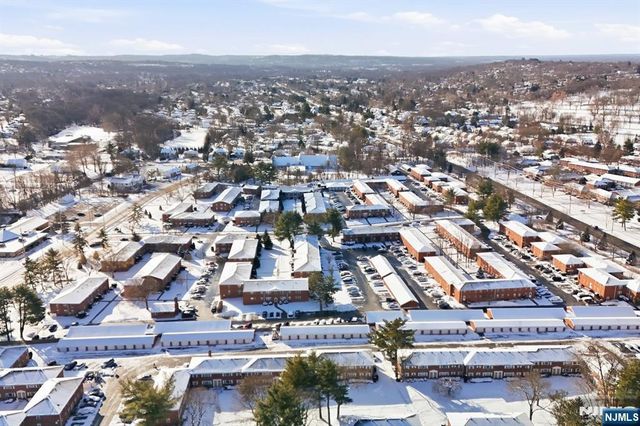 28 Knox Terrace, Wayne, NJ 07470