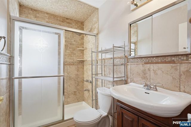 28 Knox Terrace, Wayne, NJ 07470