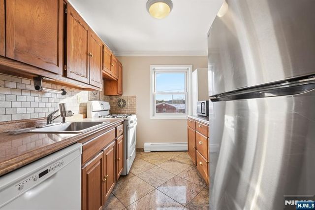 28 Knox Terrace, Wayne, NJ 07470