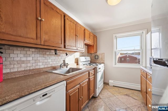 28 Knox Terrace, Wayne, NJ 07470