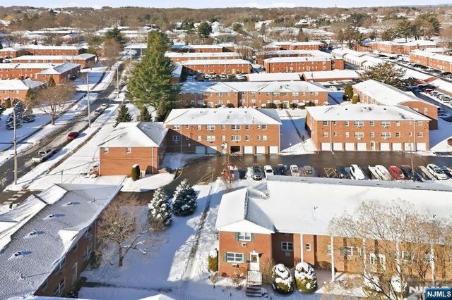 28 Knox Terrace, Wayne, NJ 07470