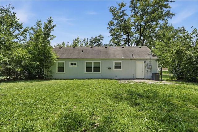 2706 W 79th Street, Prairie Village, KS 66208