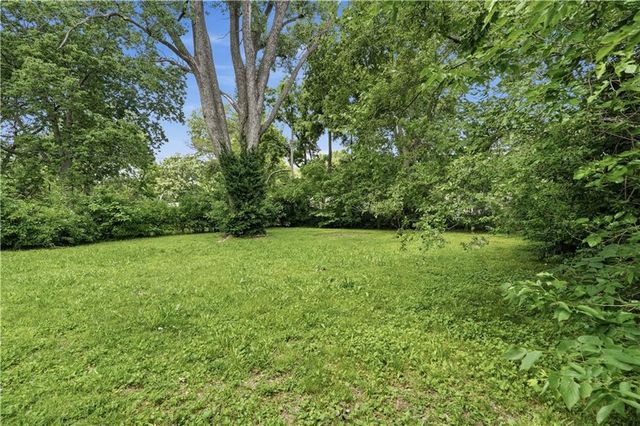 2706 W 79th Street, Prairie Village, KS 66208