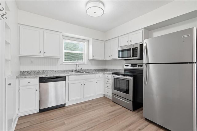 2706 W 79th Street, Prairie Village, KS 66208