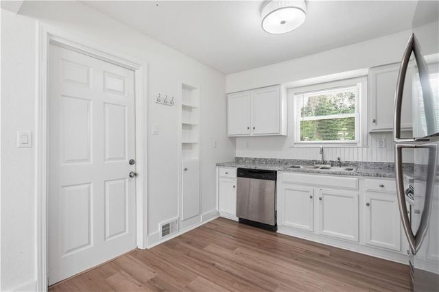 2706 W 79th Street, Prairie Village, KS 66208
