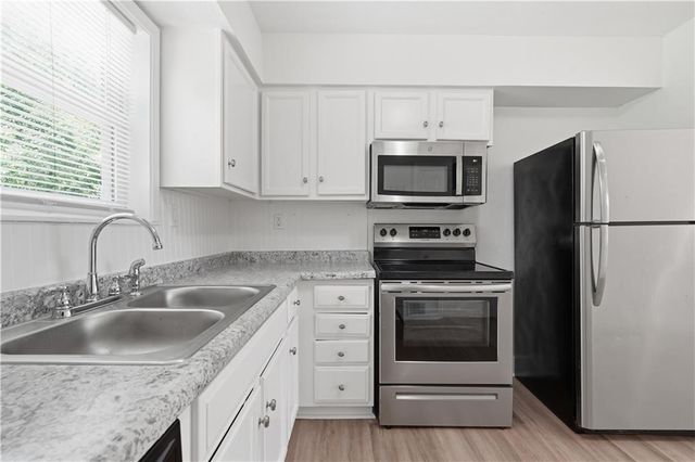 2706 W 79th Street, Prairie Village, KS 66208