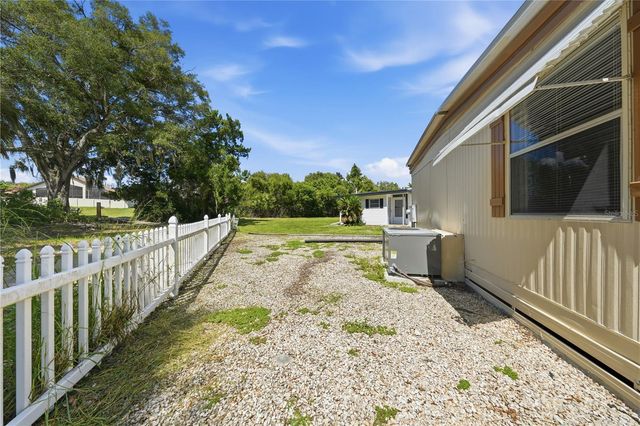 695 BUCCANEER BOULEVARD, Tavares, FL 32778