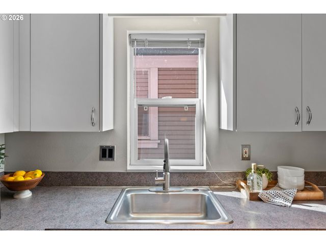 2709 Sw 2ND Ave 201, Portland, OR 97201