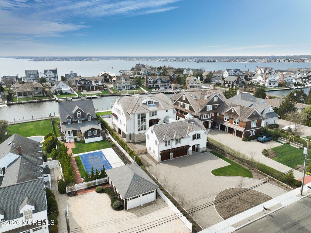 940 Barnegat Lane, Mantoloking, NJ 08738