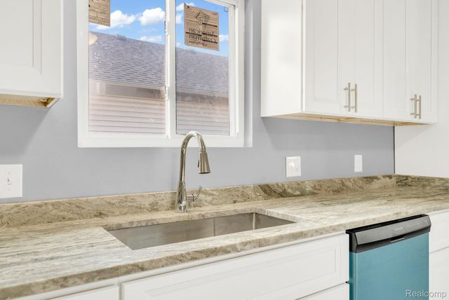 1038 Vinewood Street, Auburn Hills, MI 48326