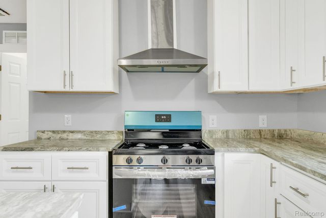 1038 Vinewood Street, Auburn Hills, MI 48326